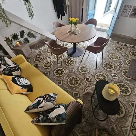 Lola's Apartamento